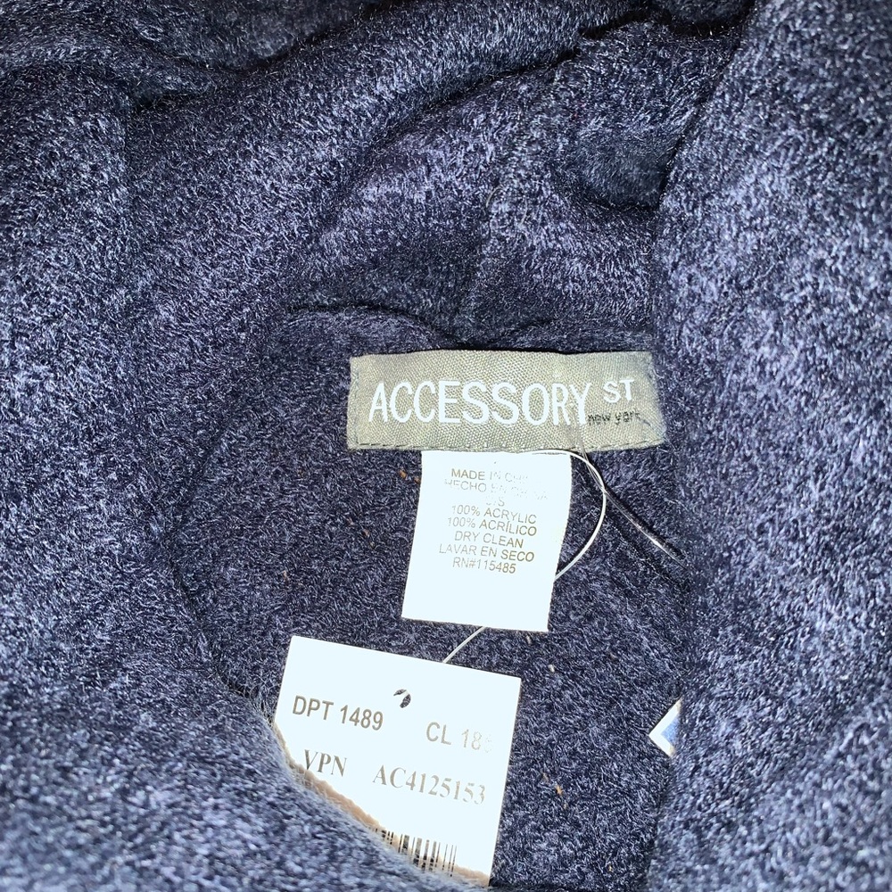 Beautiful hooded poncho - Picture 5 of 6